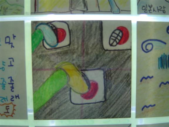 Shounantk 韓国の反日教育は 幼稚園から始まります 日の丸を踏む絵を書かせる 日本人を殺す絵を書かせる 日本が燃える絵を書かせる 隣の国を傷つける事に罪悪感を持たなくなった世代が増えた結果 日本人を見下す人が大多数だと考えるのが普通ですよね