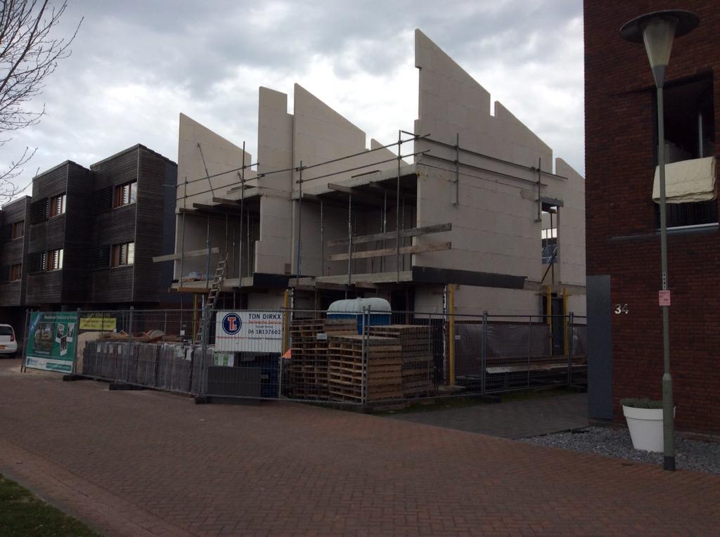 JWGMLoonen's tweet photo. Volop woningbouw in nieuwbouwwijk De Brabander in Venray. Alle soorten woningen in aanbouw. "Voor elck wat wils"! http://t.co/09deDgmMsf