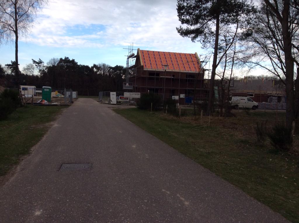 JWGMLoonen's tweet photo. Volop woningbouw in nieuwbouwwijk De Brabander in Venray. Alle soorten woningen in aanbouw. "Voor elck wat wils"! http://t.co/09deDgmMsf