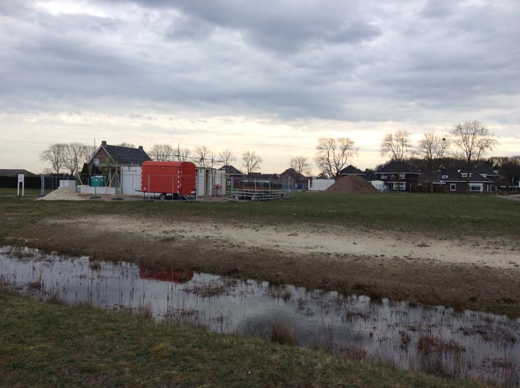 JWGMLoonen's tweet photo. Volop woningbouw in nieuwbouwwijk De Brabander in Venray. Alle soorten woningen in aanbouw. "Voor elck wat wils"! http://t.co/09deDgmMsf