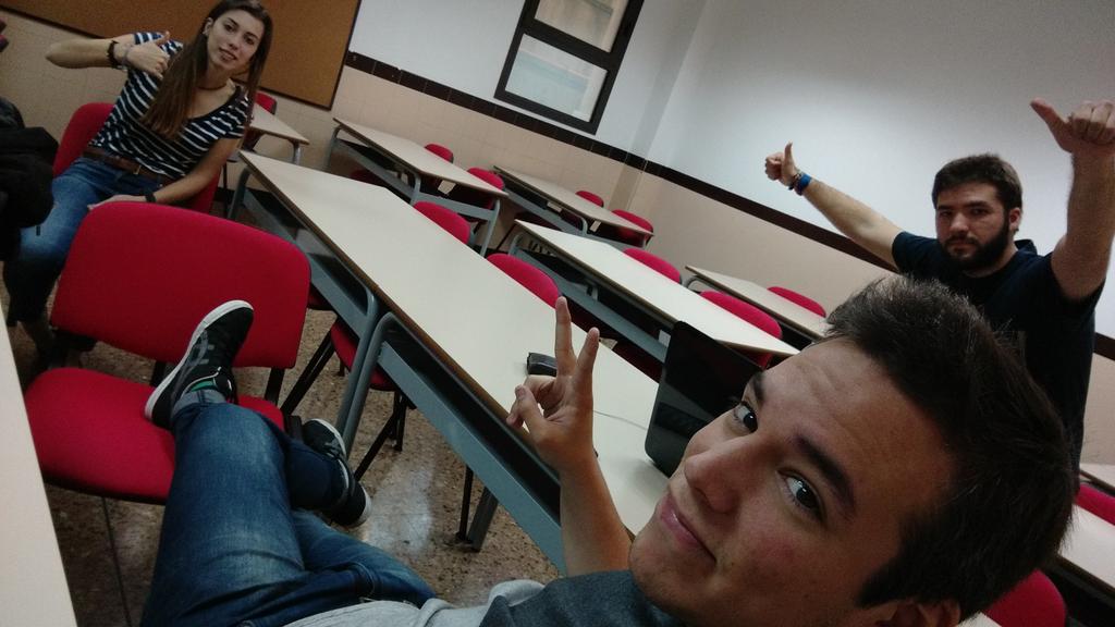 xavivegasconv's tweet photo. UAO WINNER TEAM! Preparando el torneo de debate InterUAO @WilhelmHighup @mariaandreuf @UAOCEU http://t.co/0VDvqSaQVf