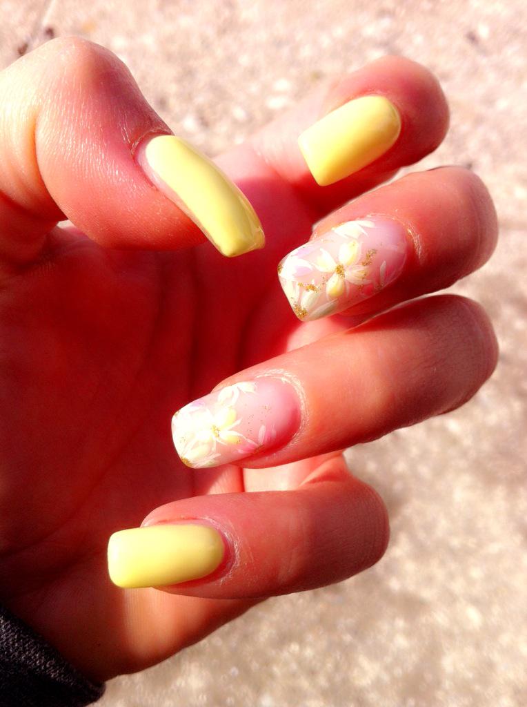 DeBonaJess's tweet photo. #newnails #nailsart #nails #iminlovewith http://t.co/lHMjXOkHUG