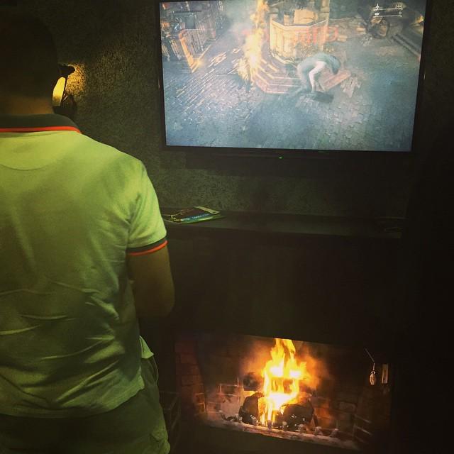 PlayStation_ME's tweet photo. Things are getting heated on stand at #psatgames14! #bloodborne #mefcc2015 http://t.co/4973tJW7VT http://t.co/zSx4XpGoyD