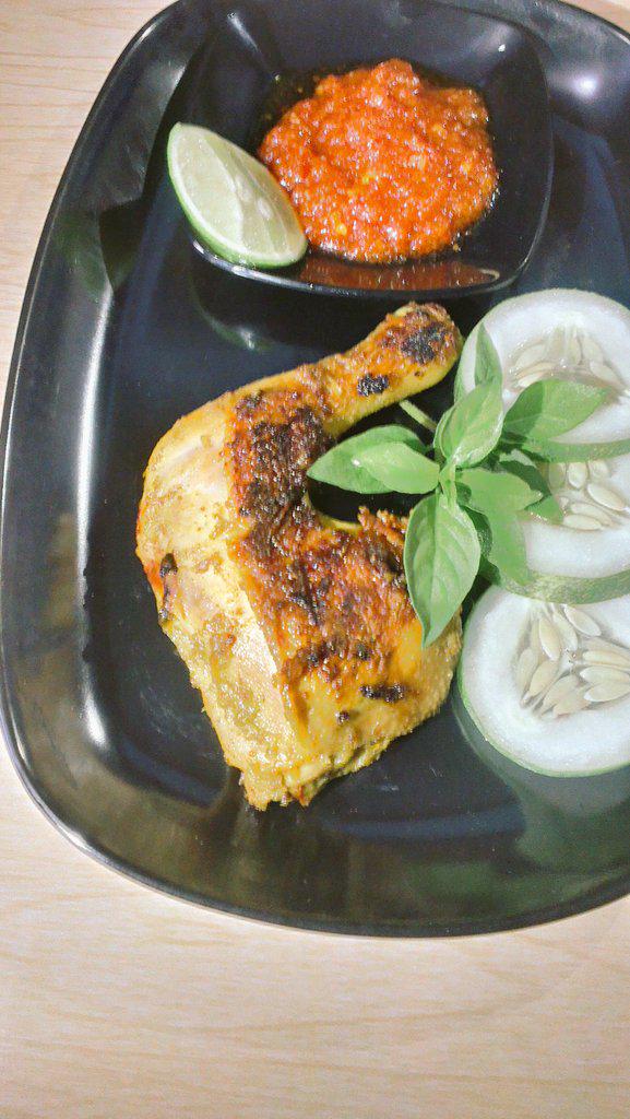 Nasi Ayam Rica 10K .. by IG: wr sijago 
#MakannyaTuhDisini #JogjaFood
<a href="/makanjogja/">Rahmatnff</a> <a href="/JogjaUpdate/">jogjaupdate.com</a> <a href="/idfoodtaxi/">Food Taxi</a>
