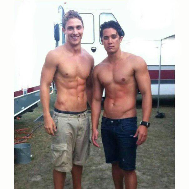 Alex cubis ( Erik) and Chai Romruen (Zac)in mako mermaids