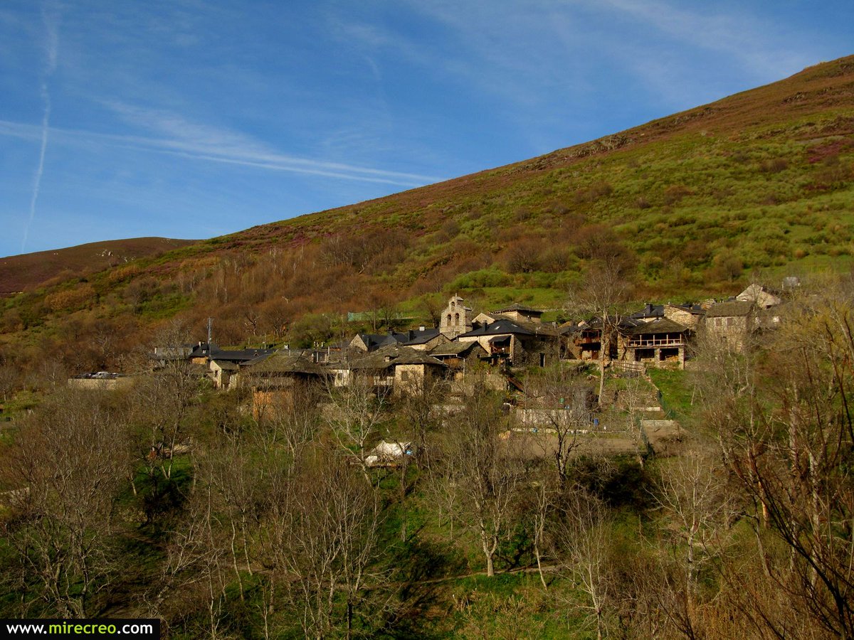 mirecreoweb's tweet photo. Un paraíso en el #Bierzo. Peñalba de Santiago y el valle del Silencio @SienteCyL @CyLesVida @NationalImages #mirecreo http://t.co/A73FXW4Dsq