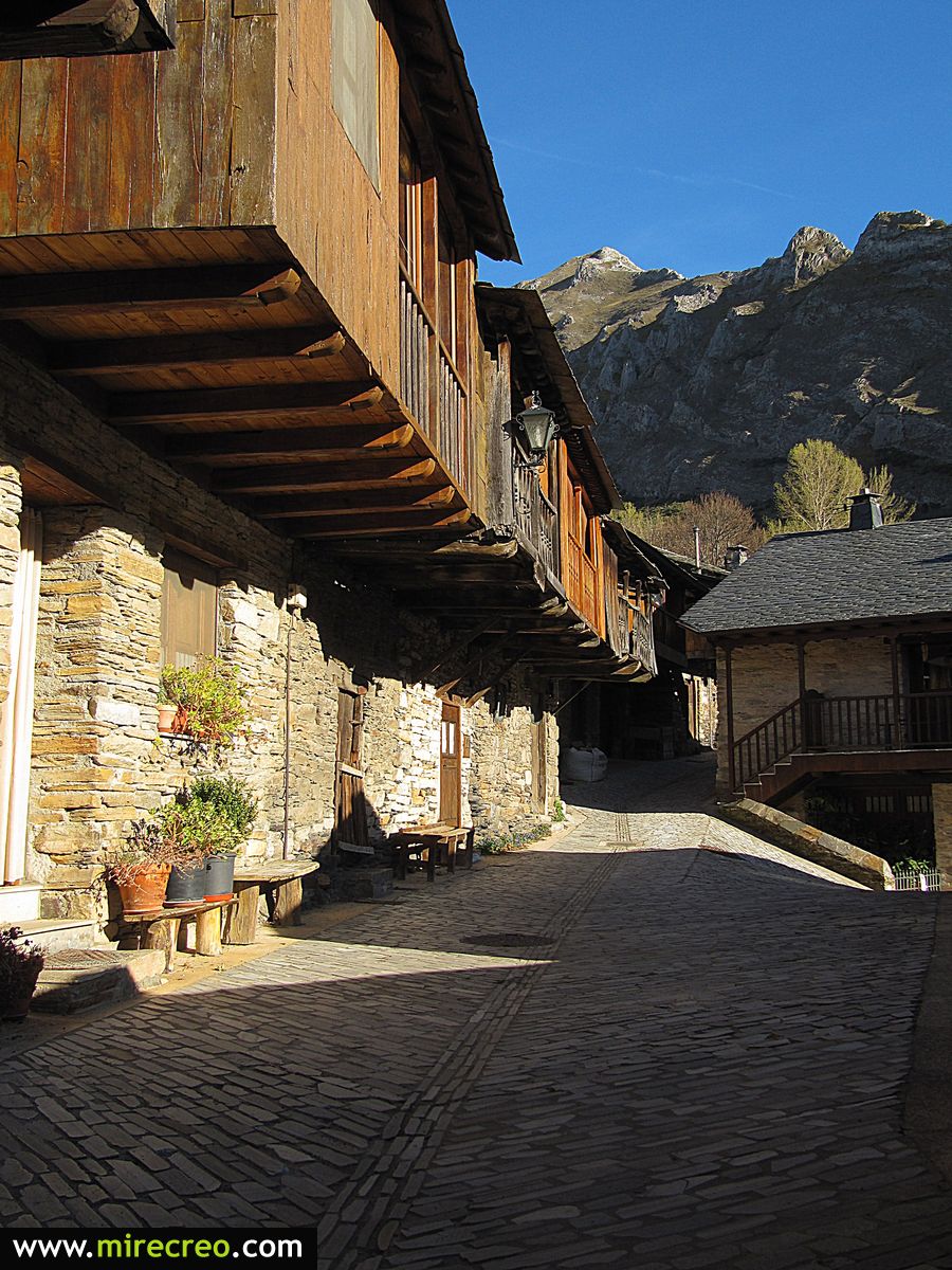 mirecreoweb's tweet photo. Un paraíso en el #Bierzo. Peñalba de Santiago y el valle del Silencio @SienteCyL @CyLesVida @NationalImages #mirecreo http://t.co/A73FXW4Dsq