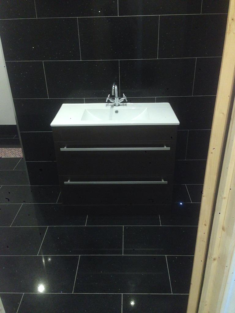 RobbieEllisbul1's tweet photo. Looking for a bathroom with a wow factor #RobbieEllisbuildingservices http://t.co/hwNWHh3RZo