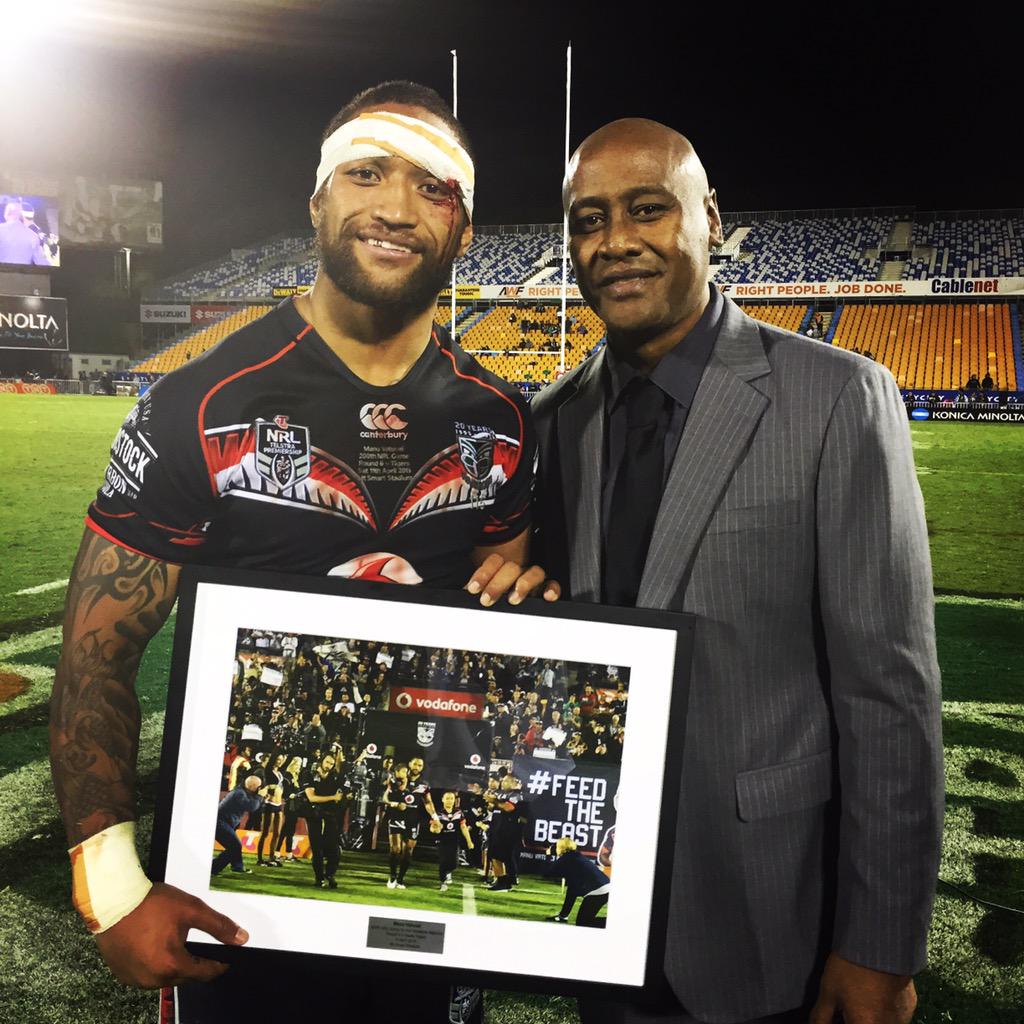 One NZ Warriors (@nzwarriors) on Twitter photo .@allblacks legend & Manu's hero <a href="/JONAHTALILOMU/">JONAH LOMU</a> presented <a href="/ManuVatuvei/">Manu Vatuvei©</a> with a photo of his special day #FeedTheBeast .@allblacks legend & Manu's hero <a href="/JONAHTALILOMU/">JONAH LOMU</a> presented <a href="/ManuVatuvei/">Manu Vatuvei©</a> with a photo of his special day #FeedTheBeast