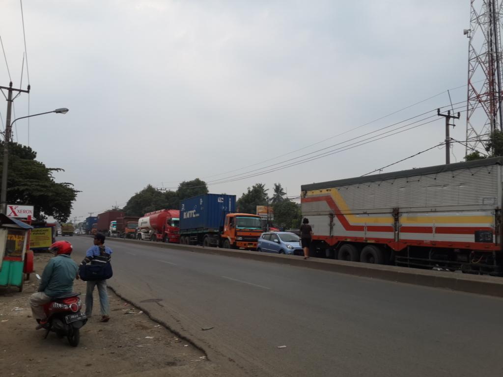 PolresKarawang's tweet photo. 16:39 lalin bunderan PT. Masari sampai kopel padat merayap.. http://t.co/7ObDbNBqBy