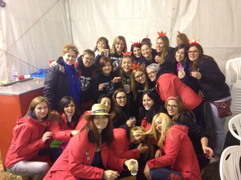 CZingarasPat's tweet photo. Gran noche!!! #migany15 @Intercomparsas @miganypaterna http://t.co/sMfNfube1J