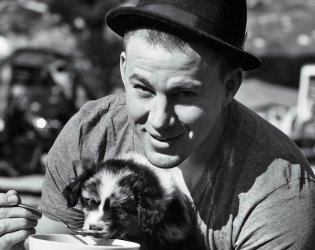 Celebrity_Dog's tweet photo. 8 of the Hottest Hollywood Men Ever Photographed With a Dog | Get Leashed Magazine http://t.co/ZQQ2aBg2nb http://t.co/4y2Cn2T1XB