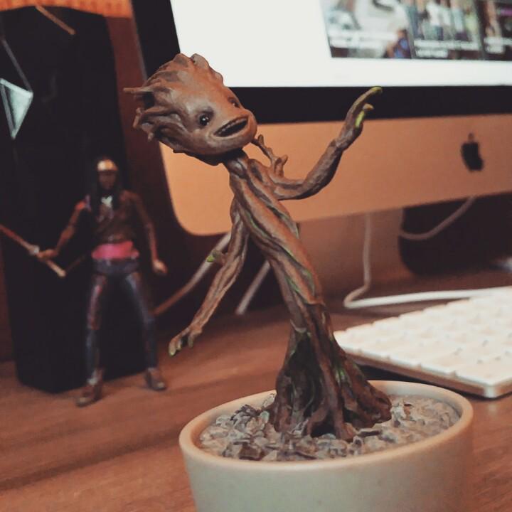 GentleModerne's tweet photo. Best figurine ever ! #FinDuGame

#littlegroot #iamgroot #jesappellegroot

(Vous avez repéré Michonne et son #GBA ?) http://t.co/ngRuHKy0Zm