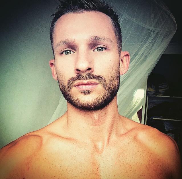 Shaneyv85's tweet photo. To trim the stubble or to let it grow....? Hmmmm #firstworldproblems #gayboys #beard #mangrooming http://t.co/ipLkqg1WsM