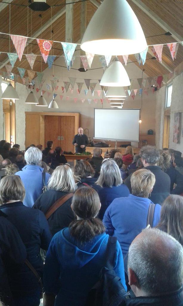 Tara_Crabb's tweet photo. @johnmushroom #ForagingExpert pulls in a good crowd! @RiverCottageHQ #GardenOpenDay http://t.co/pYjOx8c6Ox