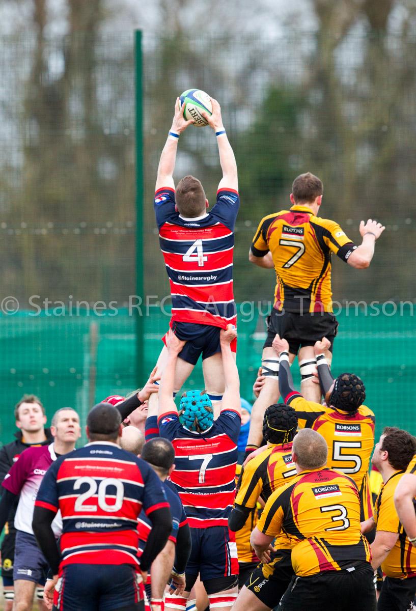StainesRugby's tweet photo. "Safe Hands" with a good lift from @KarlTheSwede for @tomjbooth87 
#Swans 
#RugbyFamily http://t.co/WHOHs5Ia6u