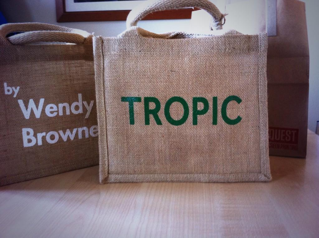 questprinted's tweet image. 2 colour screen printed customised hessian jute bags! #screenprinting #jutebags