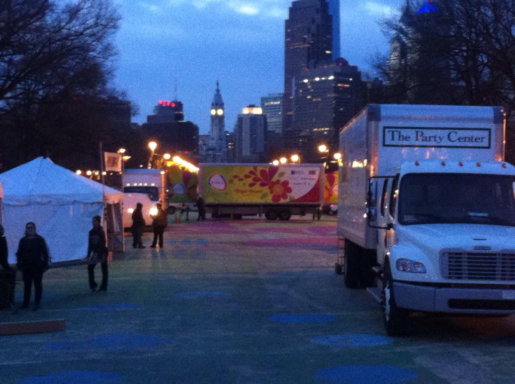 HungerWalkPHL's tweet photo. Coming together! #hungerwalkphilly #hunger5k http://t.co/RfteNZXXic