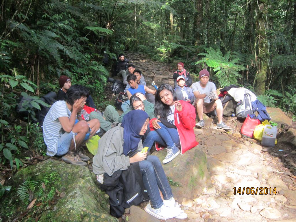 arthaghani's tweet photo. Ceritanya galau gabisa ikut naik gunung :O http://t.co/aKB1IyMRFd