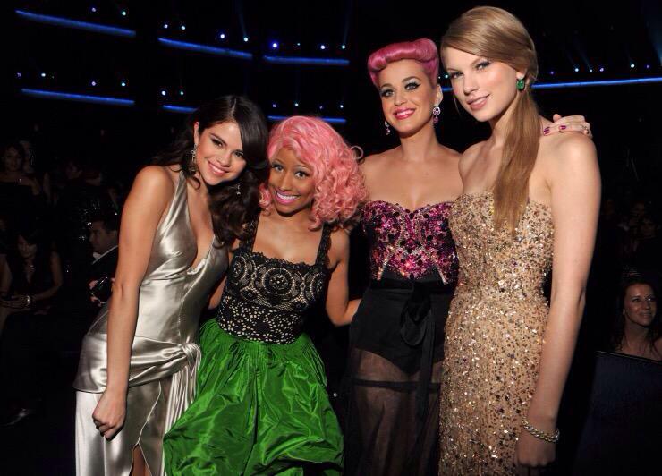 Longgliveswifty's tweet image. When #Badblood comes out. You will not see this ever never happen again. #Sadthing