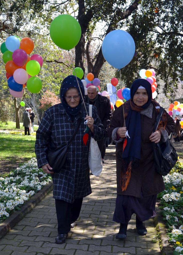 turkiyegazetesi's tweet photo. "Dünya Parkinson Hastalığı Günü" için #BirlikteYürüyelim etkinliği gerçekleştirildi http://t.co/4d55nVsEH3 http://t.co/npoKtQNyXb