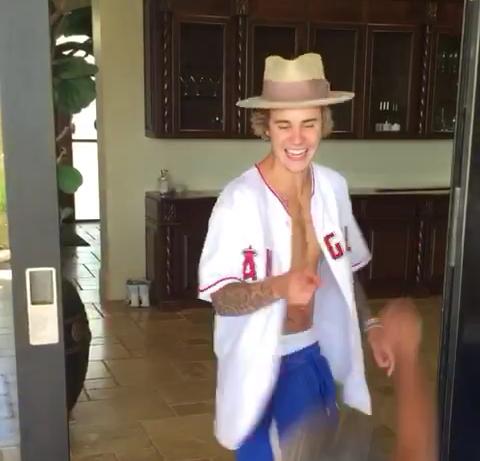 _blonde_Bieber's tweet photo. yaa tam mincirmalik #JBTopSocialArtist http://t.co/CnppE19AoG