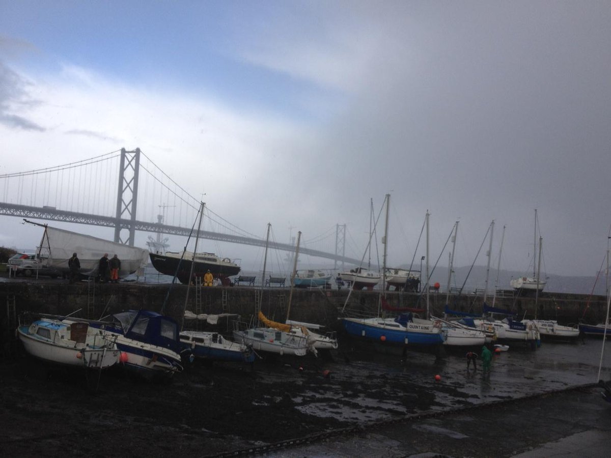 JanHAlder's tweet photo. We're a hardy lot @QueensferryBoat  doing the harbour clean up http://t.co/8mDJ7ZXe2U