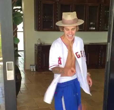 _blonde_Bieber's tweet photo. yaa tam mincirmalik #JBTopSocialArtist http://t.co/CnppE19AoG