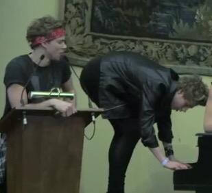 calumsbuttsquad's tweet photo. looks like calum's isnt the only butt were checking out - r http://t.co/2XKsO34PFX