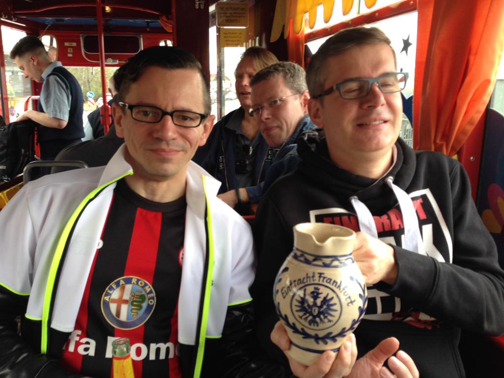 bjoern_aigudewi's tweet photo. Die #Regenbogenadler grüßen die @Eintracht_News aus dem #ebbelweiexpress #nurdieSGE http://t.co/iVVczx3mkh
