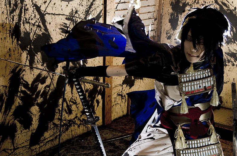 コスプレ/刀剣乱舞/三日月宗近】足利義輝が敵に攻められた際、畳に幾つ
