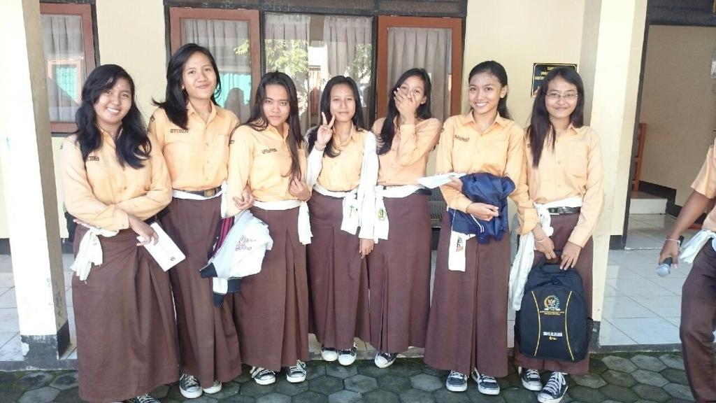 sradha &amp; bhakti trakhir bersama kelas xii .sukses unnya buat kk kls xii,astungkare mendapatkan nilai yang terbaik 🙏