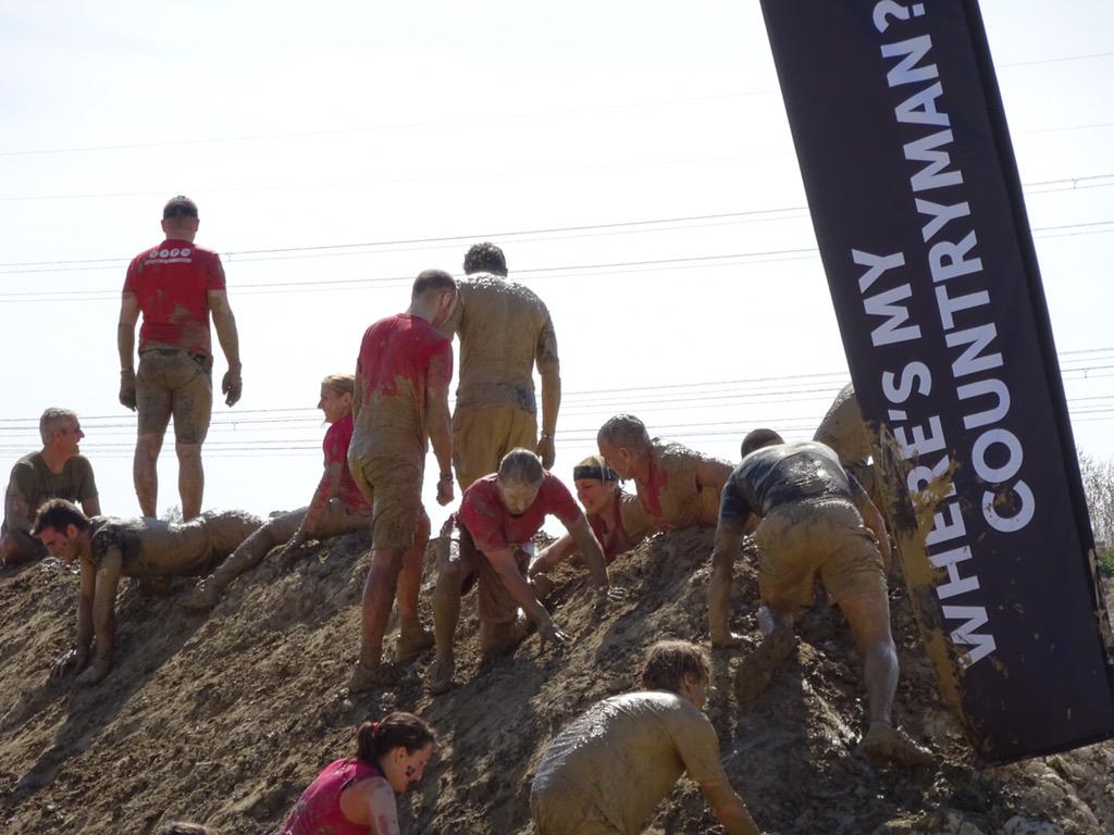 cyril's tweet photo. .@TheMudDay X @MINI_Officiel impressionnant ! #TheMudDay #MudGuyMini http://t.co/6L2O29hZ6o