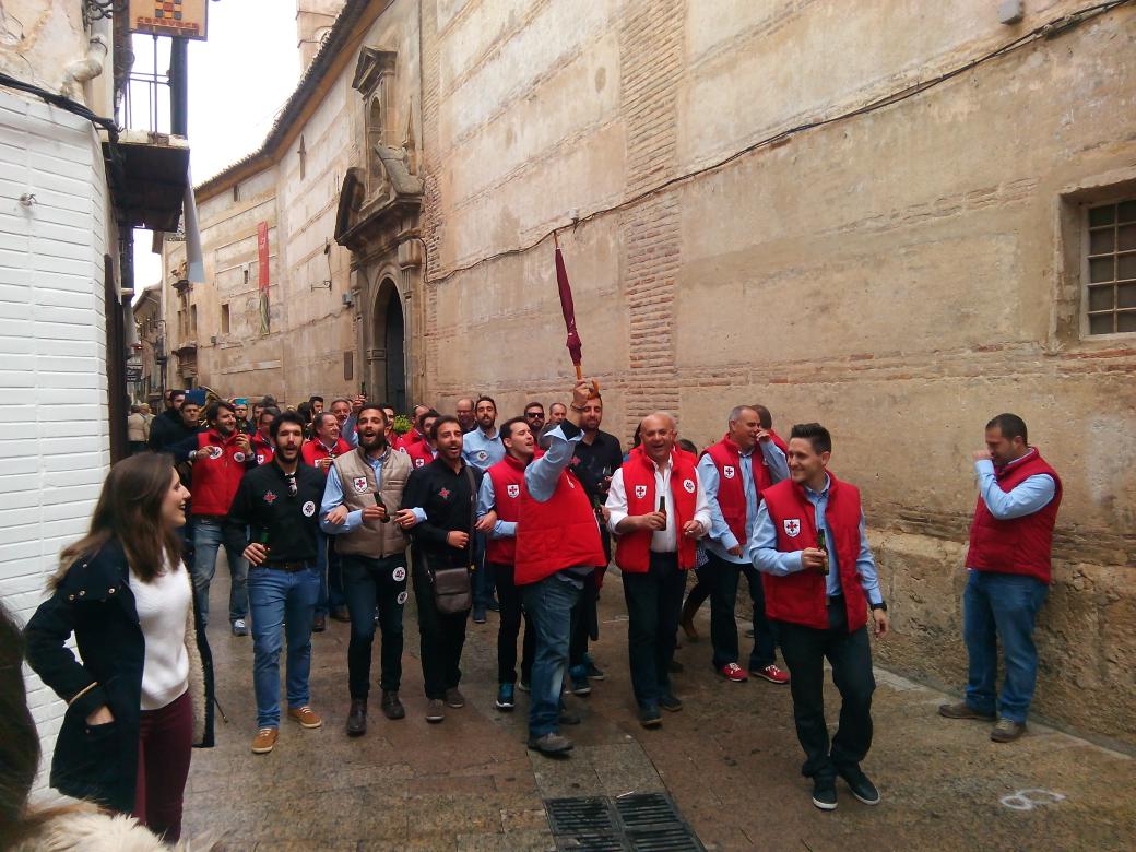 damasdsanjorge's tweet photo. Caballeros somos de San Jorge #BaileDelCristiano #fiestasdecaravaca @BandoCristiano http://t.co/EP5uwJgz5K