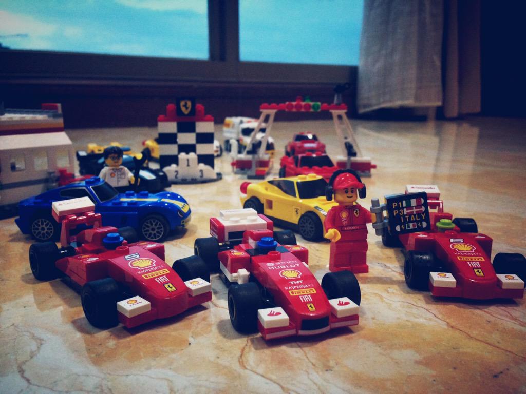 jeremia_ingmar's tweet photo. Meet the whole gang and plus.. #legoshell http://t.co/pTl9z4bprB