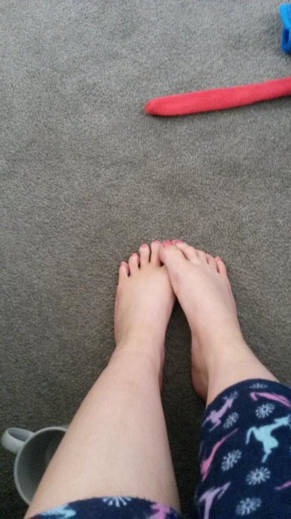 NurseKatexx's tweet photo. Feeeeett @womenruleonly #feet #footlove #footslave http://t.co/K8DLO0XtkI