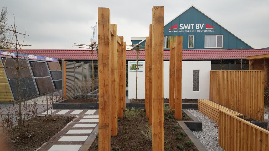 Showtuinen <a href="/CompleetBuiten/">Smit Compleet Buiten</a> komen in bloei! @rudyglastra@Groenbouw <a href="/Twans_Landschap/">Twan Flokstra</a>. Voor info neem gerust contact op.