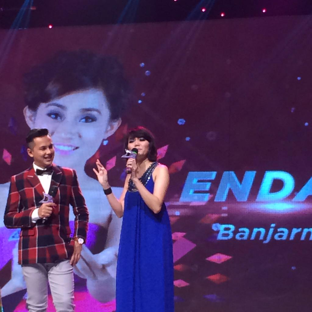 Indosiar's tweet photo. Ada yang baru keliatan nih @Rina_Nose habis dari mana sih? #DAcademy2 http://t.co/lXqLcbXnzK