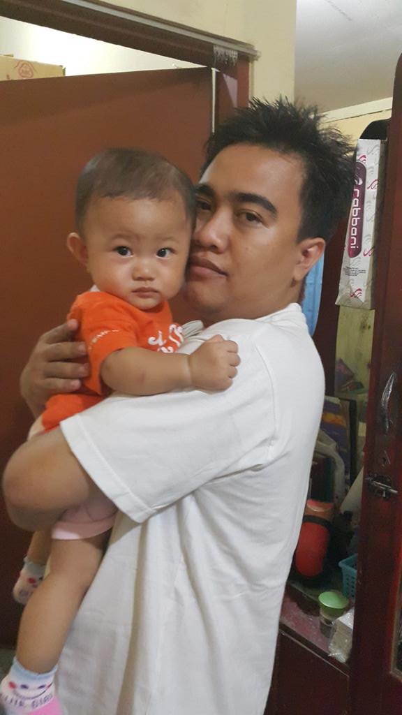 Mas_Zami's tweet image. 2 minggu ndak ketemu dede. Langsung pasang pose ngajak main tinju