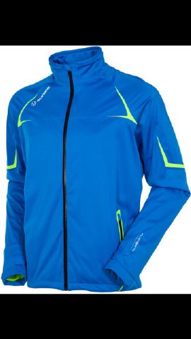 It's a cool &amp; rainy day...perfect for the new <a href="/SuniceGolf/">Sunice Golf</a> tornado jacket #fashion #performance #golf @AngelaHaliLand