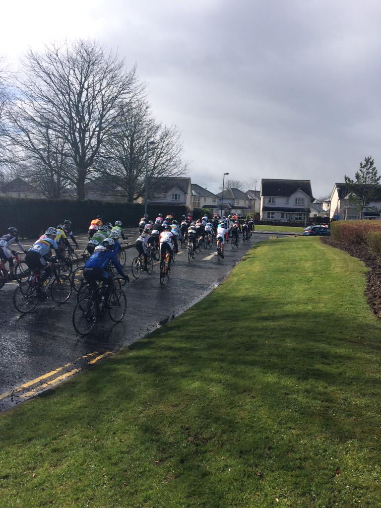 BalfRonde's tweet photo. Here's the start. After lap 1 race being controlled by Pro-Vision for the yellow jersey Archibald. #Balfronde http://t.co/tpWuQRKpWq