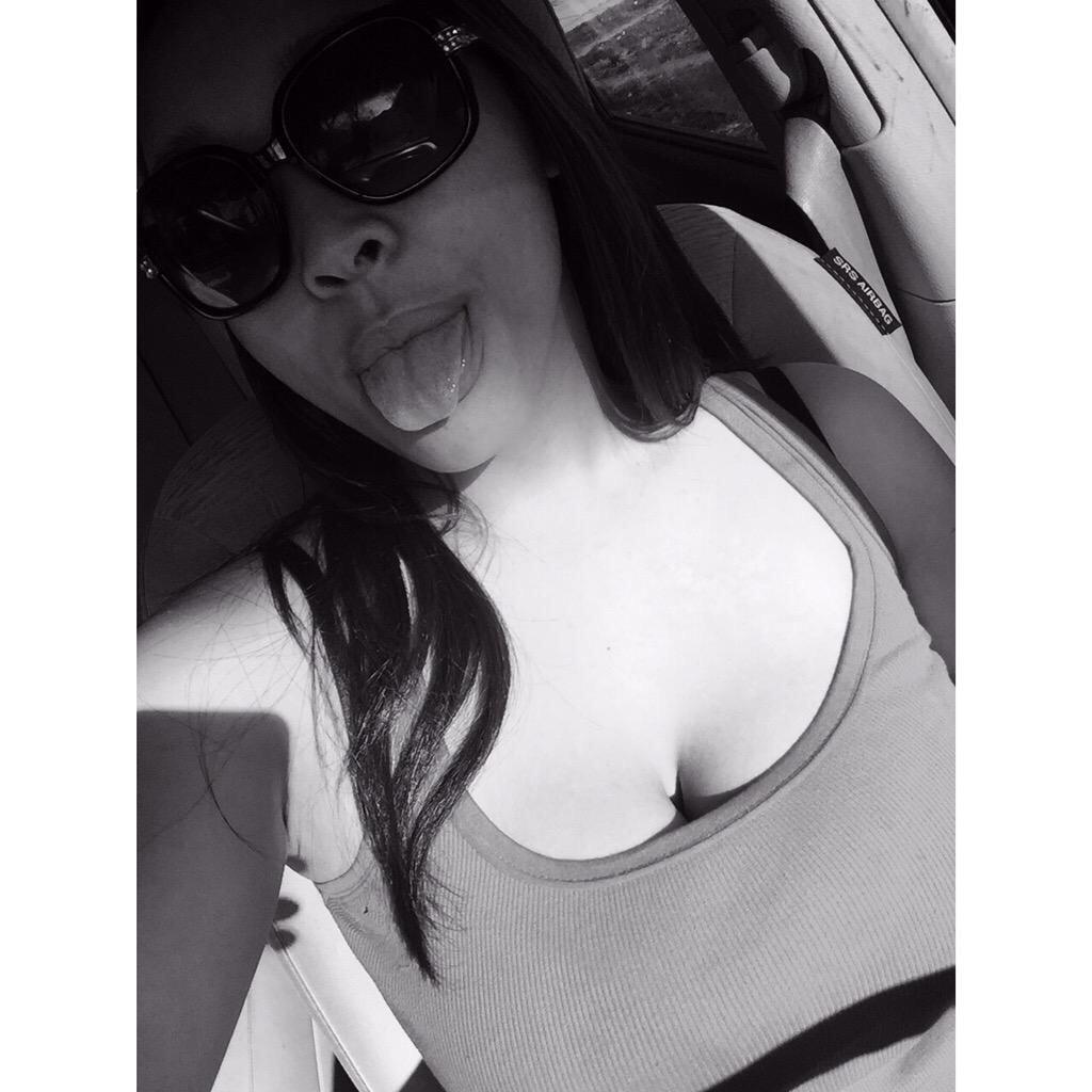 __ariannnaaaa's tweet photo. I feel like posting something . 😜💞 http://t.co/EWfcRjo2sl