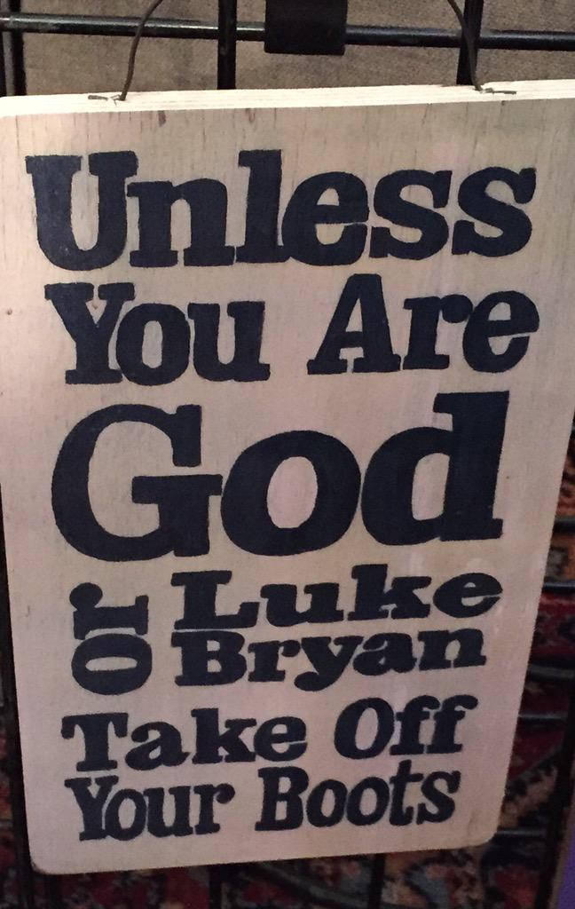 Tiffanimonreal's tweet photo. Going on my wall when I move.😅😎👢💖 http://t.co/9A35HTwhav