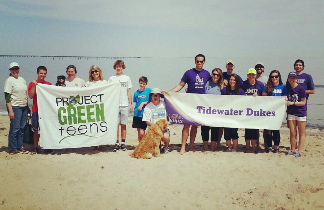 HRJMUalum's tweet image. Hampton Roads Alum &amp;amp; Project Green Teens cleaned the beach! Thanks to everyone who came out! #JMUBigEvent #GoDukes