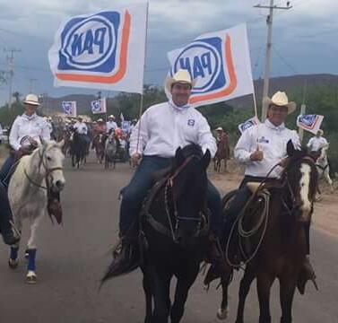 Lorenzo_de_Cima's tweet photo. #CabalgandoAndo gran ambiente y bonito evento #UnidosSomosMásFuertes por el Guaymas y el Sonora que todos queremos http://t.co/In9DpjCxgO