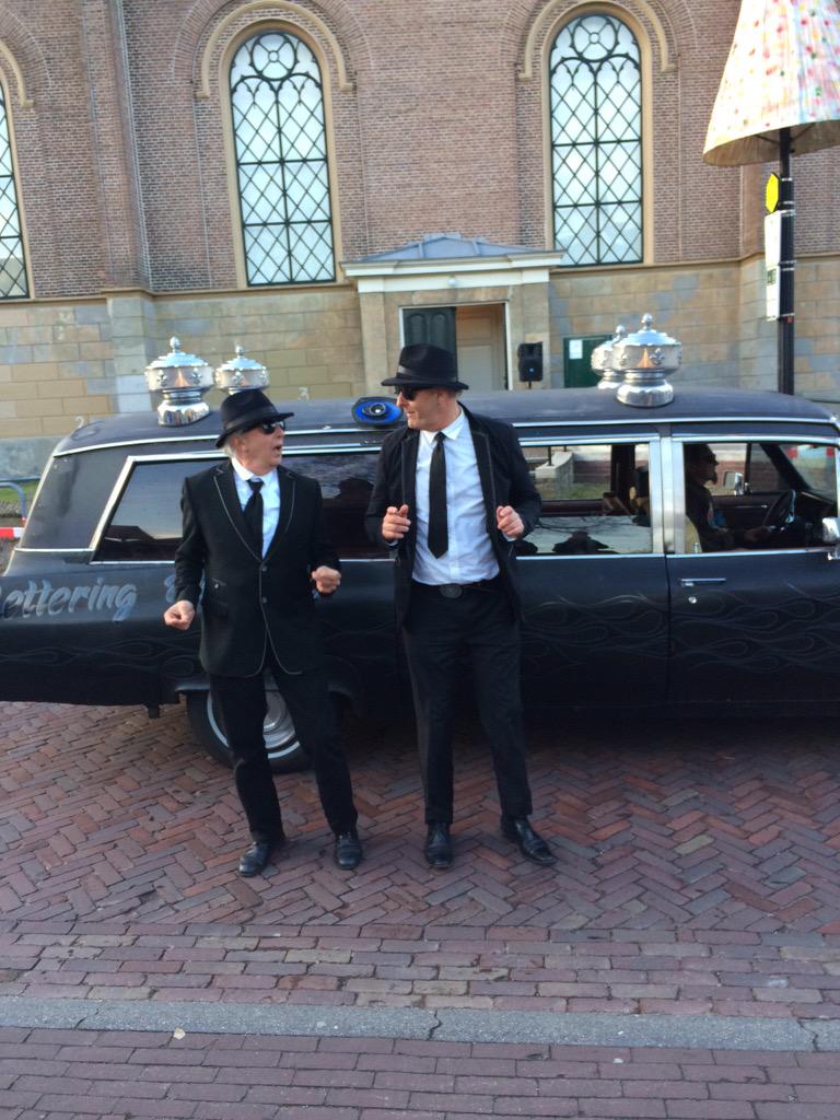 Nog een kwartiertje en we trappen af met het avondprogramma... the blues has arrived!