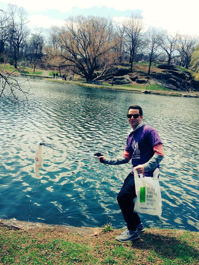 NYCMetroDukes's tweet image. Cleaning up Harlem Meer 👍#JMUBigEvent