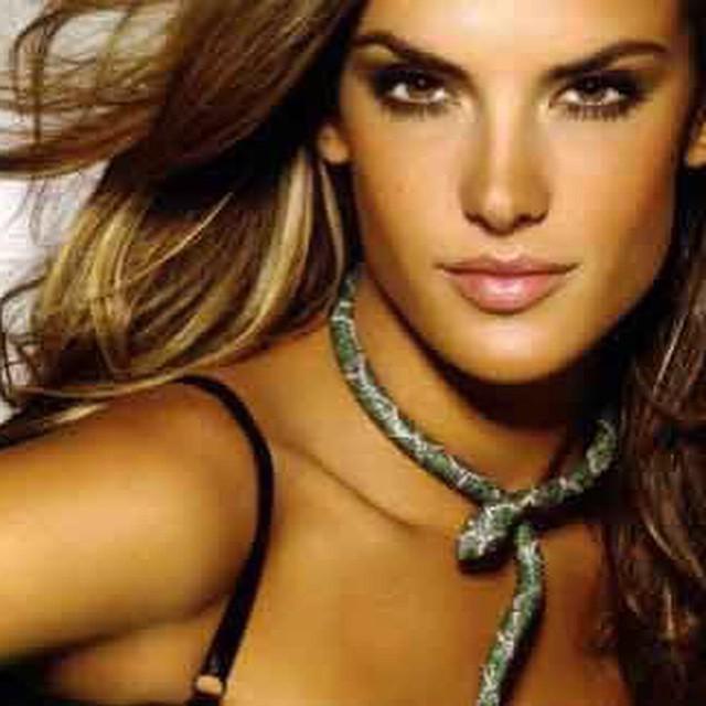 Happy Birthday to a very sexy angel...Alessandra Ambrosio!    