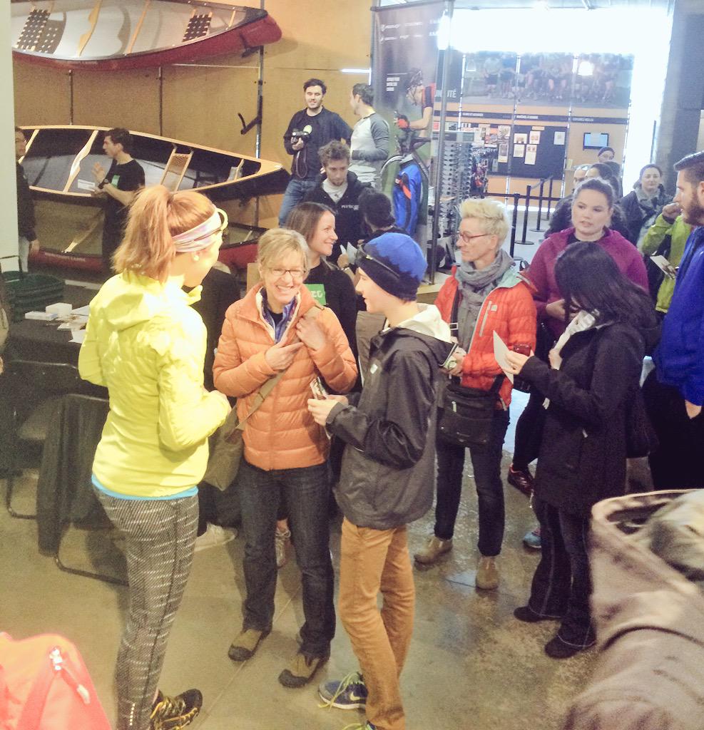 LaTraversee2015's tweet image. Beaucoup de gens au @mec_pleinair du Marché Central pour rencontrer l'inspirante @ClaraHughes_ !