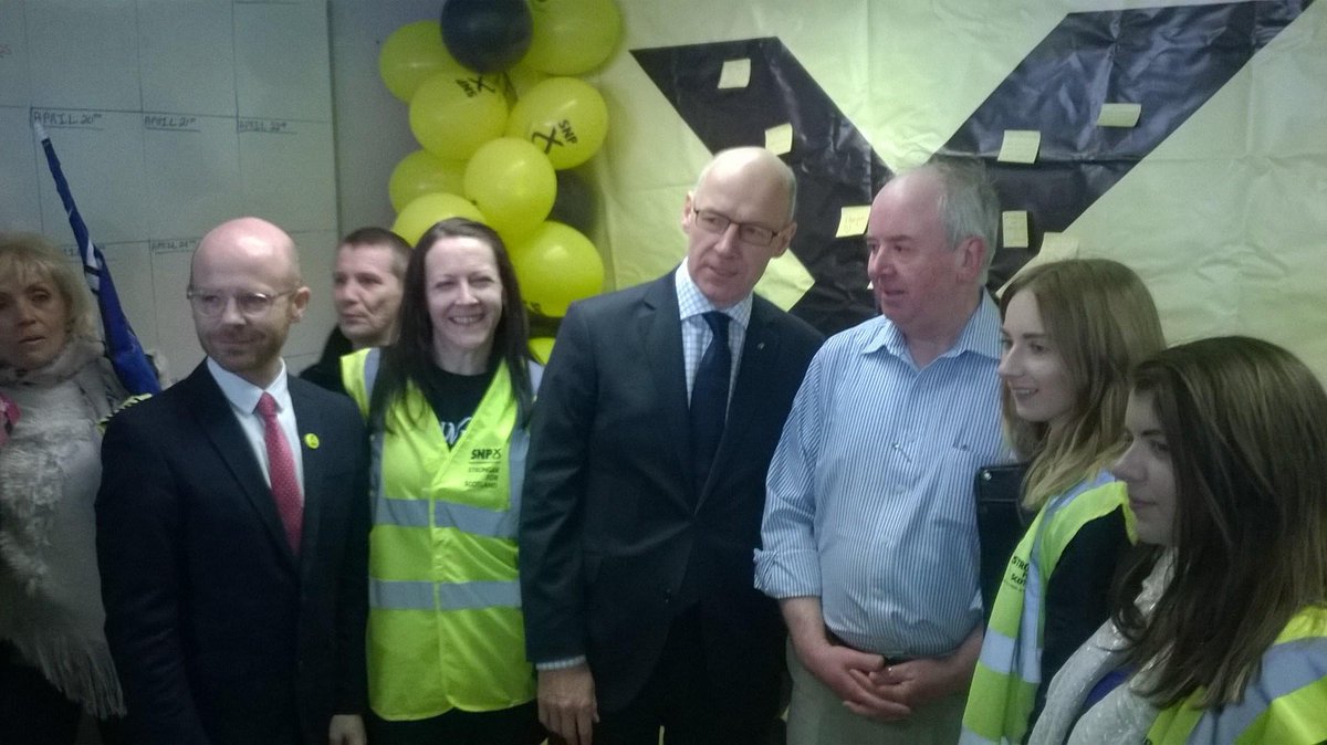 MartinJDocherty's tweet photo. BIG thank you @JohnSwinney for today! Our 1st #SNPHub @clydebank_snp @DumbartonSNP @ValeofLevenSNP #GE15 #VoteSNP http://t.co/tQqCPzMFei